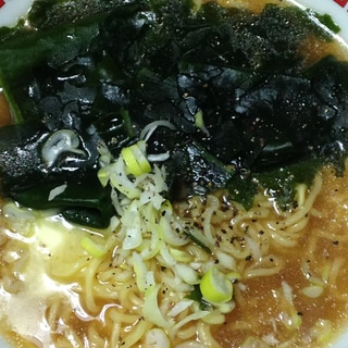 わかめとバターの味噌ラーメン